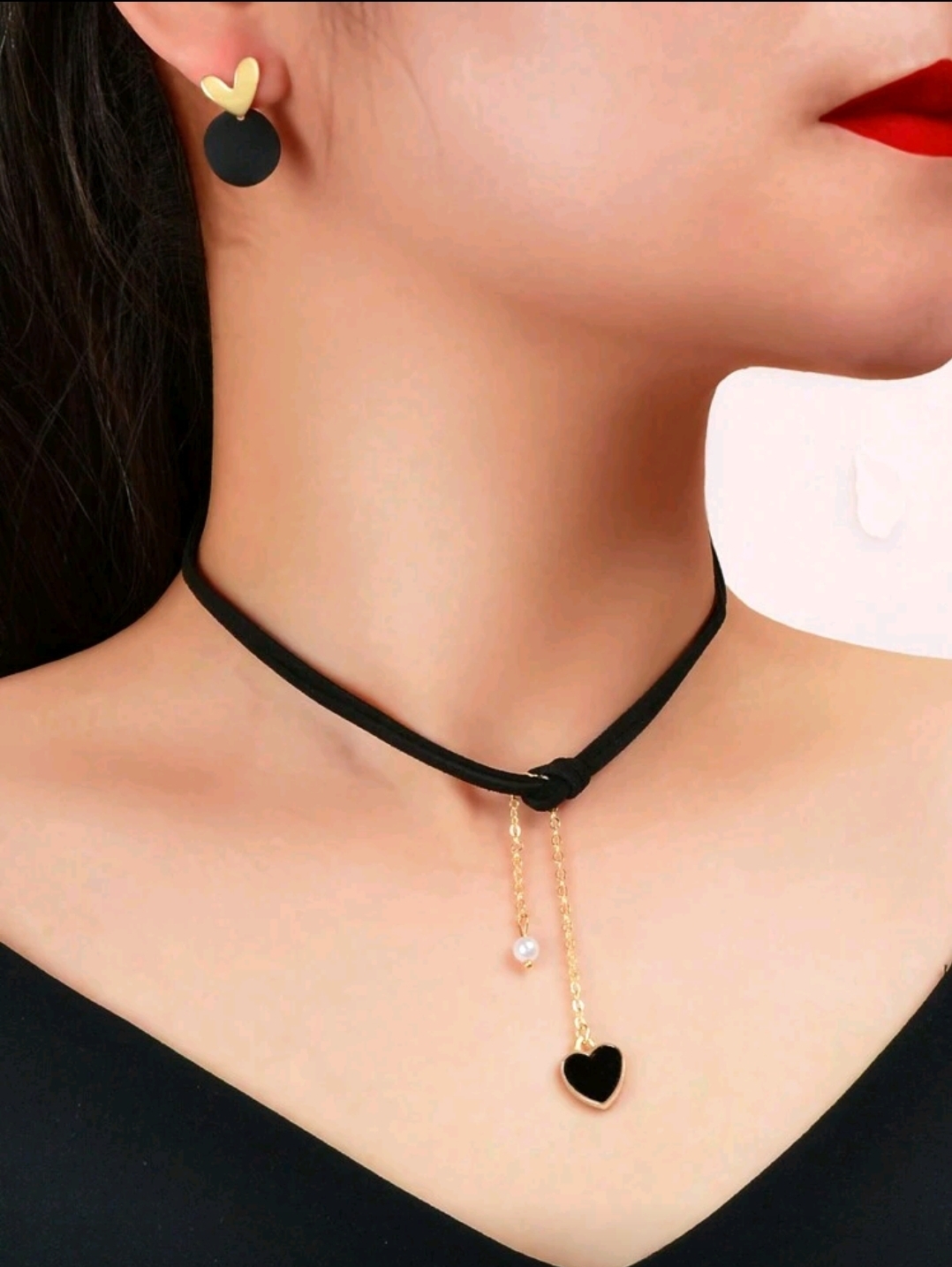 GARGANTILLA DE CORAZON Y ARITOS NEGROS C23